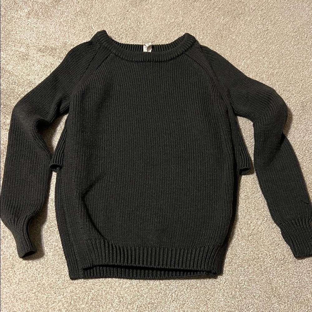 Lululemon charcoal wool sweater with side cut out detail women’s 6